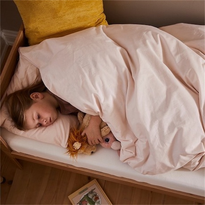 83-70667 11girl sleeping  Thumbnail0