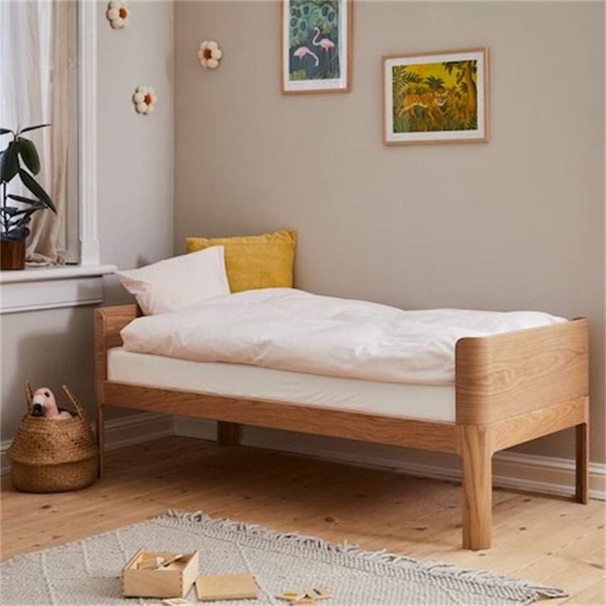 Junior bed wood  Thumbnail0